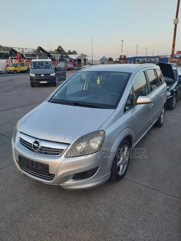 Opel Zafira 2007 Silver - 1