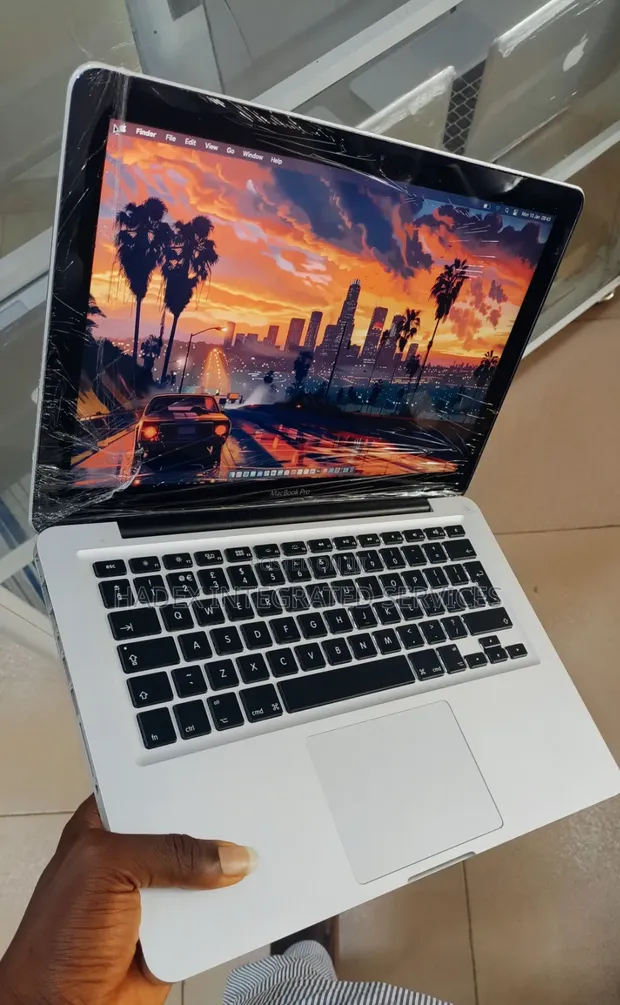 Apple MacBook Pro 8GB RAM, 750GB HDD - 1