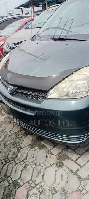 Toyota Sienna 2004 Green