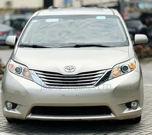 2016 Toyota Sienna XLE Gold