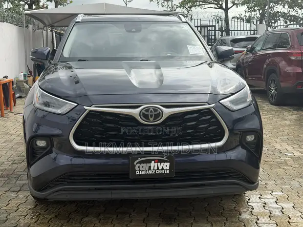 Toyota Highlander XLE 2021 Blue - 1