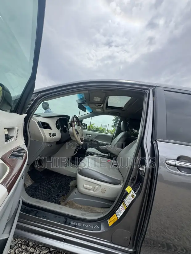Toyota Sienna 2011 Grey - 1