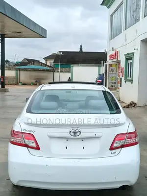 2010 Toyota Camry LE 2.5L White