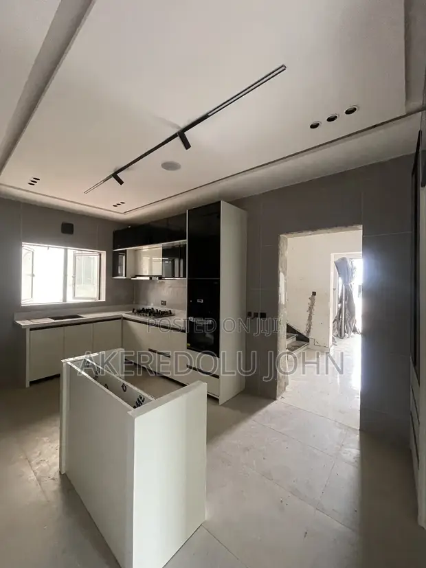 5 Bedroom Duplex Don siyarwa a Kado - 1