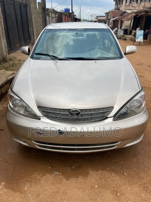 Toyota Camry LE 2004 Zinare - Ba a rijista ba - 1