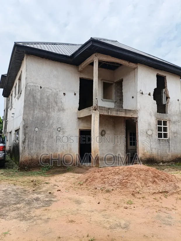 7-Bedroom Duplex don sayarwa a Oshimili South - 1