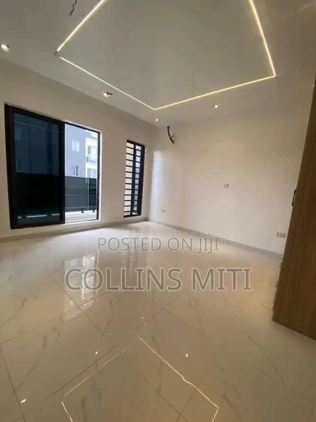 4 Bedroom Duplex with BQ & Pool in Lekki Phase 1 - 1