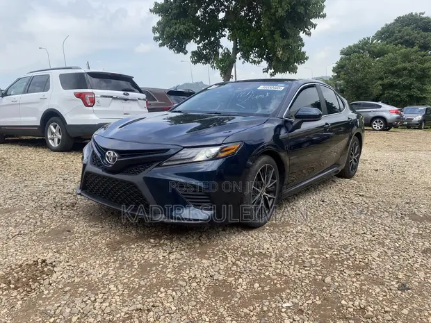 2020 Toyota Camry Blue - 1