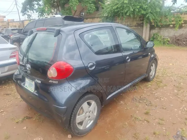Toyota Aygo 2010 Gray - 1