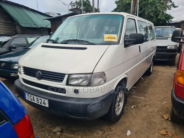 Volkswagen Transporter 2005 White - 1