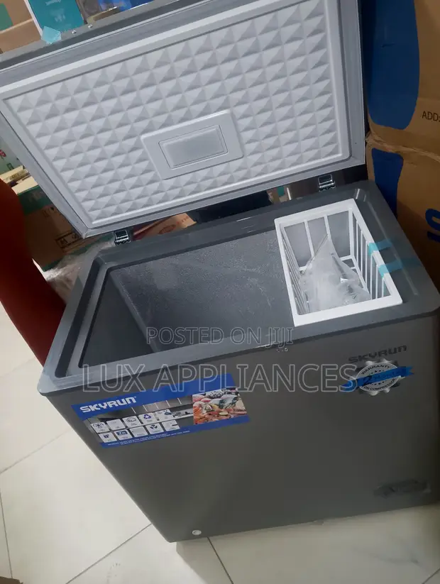 Skyrun BD-155HW 155L Chest Freezer - 1