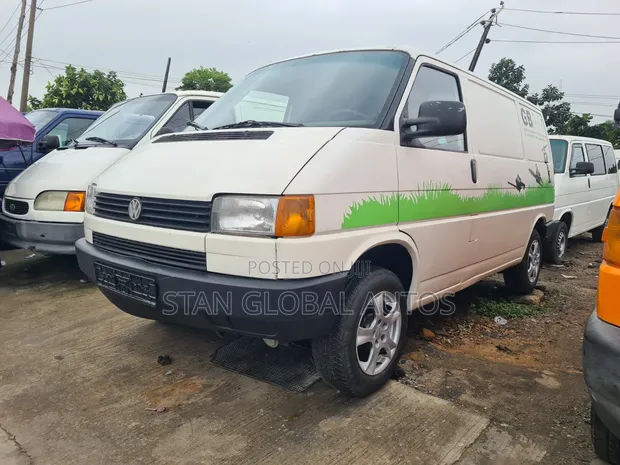 Volkswagen Transporter 2003 White - 1
