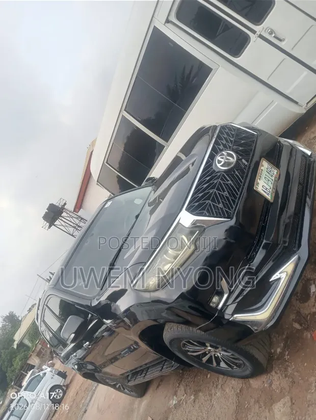 Toyota Land Cruiser Prado 2017 Black - 1