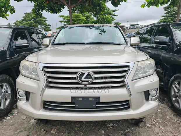 Lexus LX 570 2016 Gold - 1