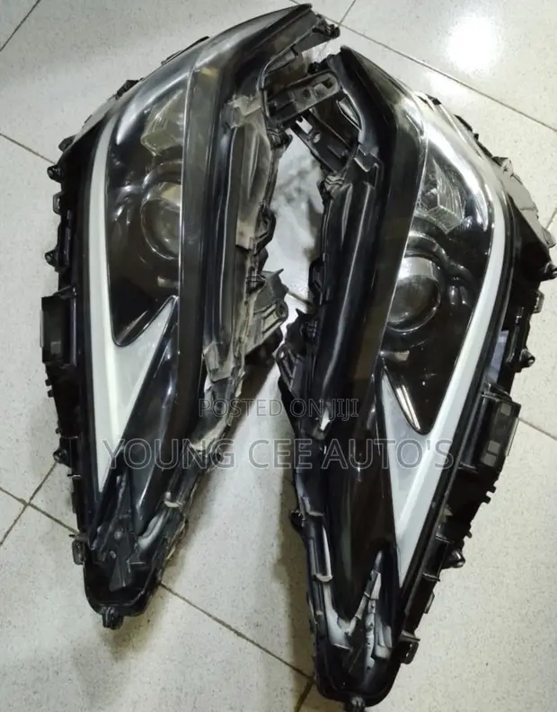 Lexus ES350 Headlights (2020) - 1