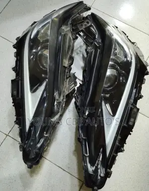 Lexus ES350 Headlights (2020)