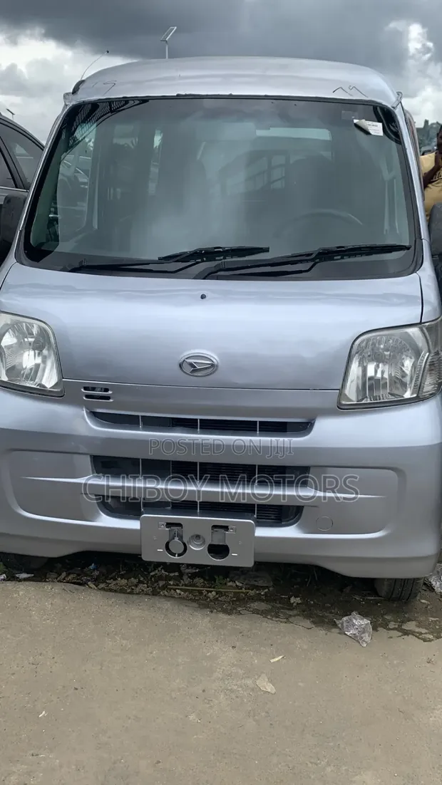 Daihatsu Hijet 2013 Silver - 1