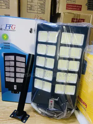 2000W All-in-One Solar Street Light with Pole & Remote