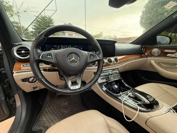 Mercedes-Benz E400 2017 Grey - 1