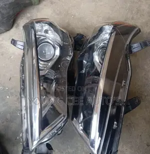 Toyota 4Runner Headlights (Used)