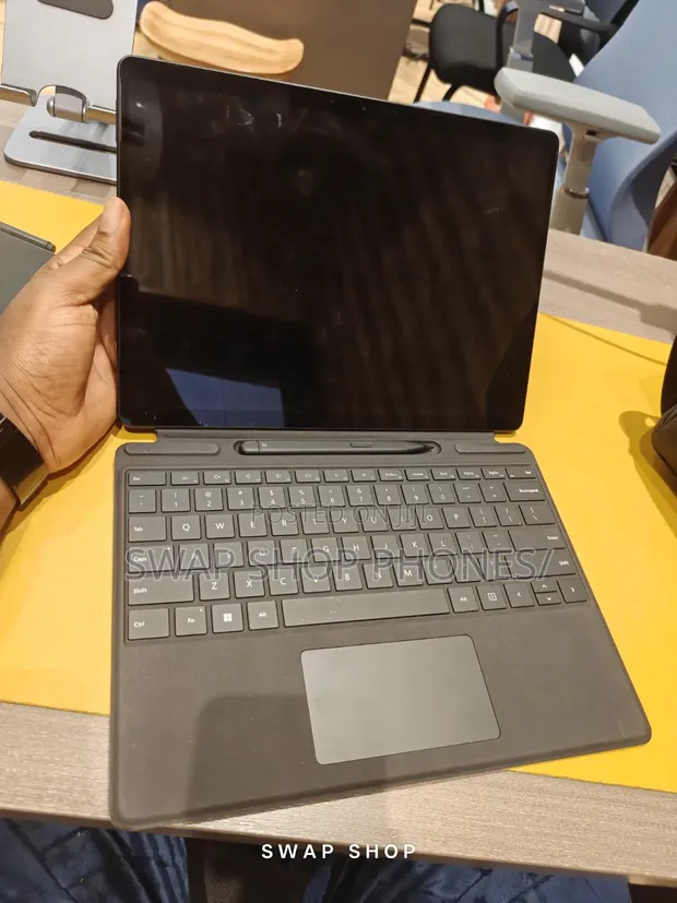 Microsoft Surface Pro 8 16GB RAM, Intel Core i7, 512GB SSD - 1