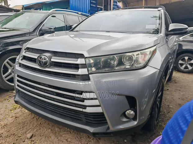 Toyota Highlander 2018 Gray - 1