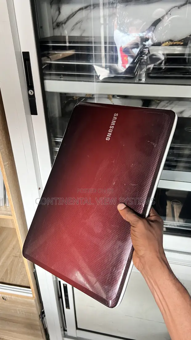 Samsung R530 Laptop 4GB RAM, 160GB HDD - 1