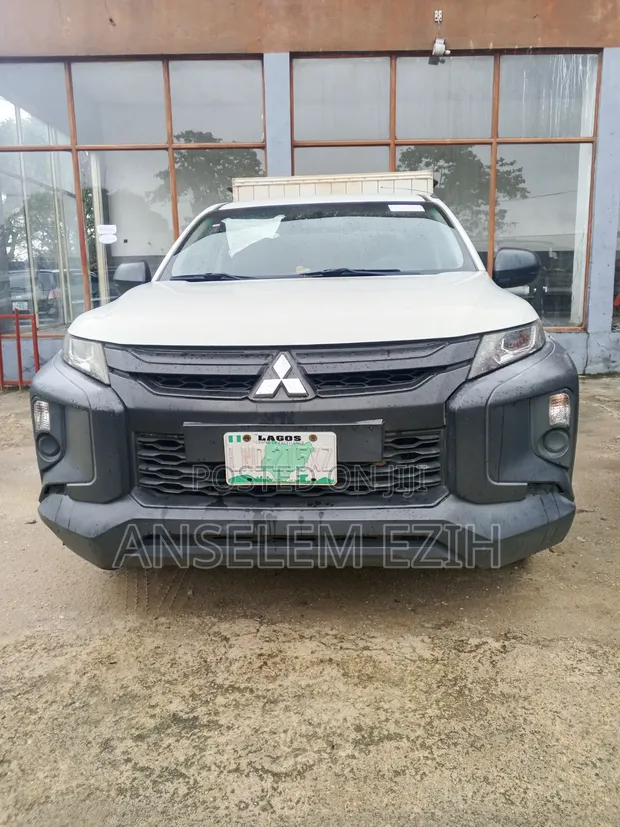 Mitsubishi L200 2018 White - 1