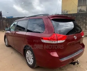 Toyota Sienna XLE 2013 Red