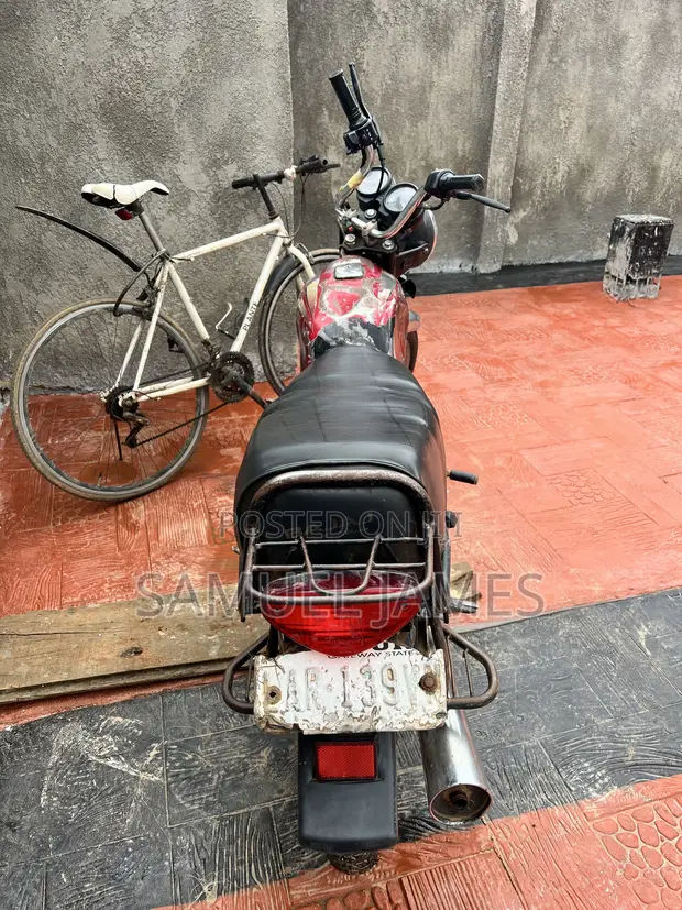 Bajaj Boxer 2020 Red - 1