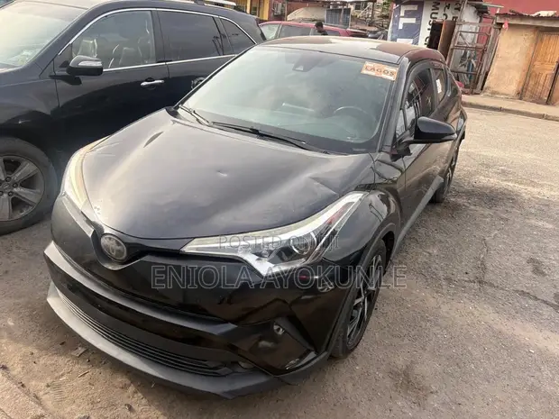 2018 Toyota C-HR XLE FWD Sport Utility - 1
