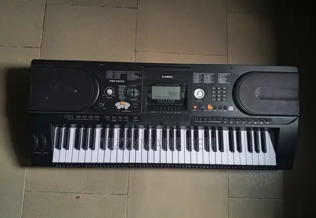Yamaha PSR-E650 Electronic Keyboard - 1