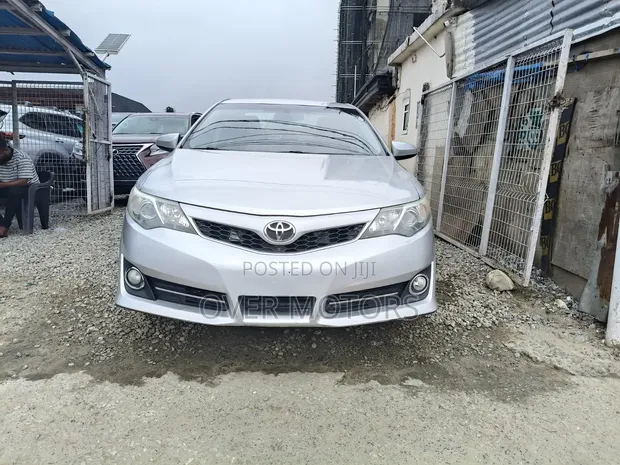 Toyota Camry 2014 Silver - 1