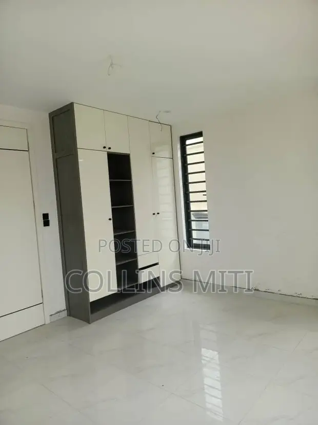 3-Bedroom Block of Flats in Serenen Environment, Lekki Phase 1 - 1