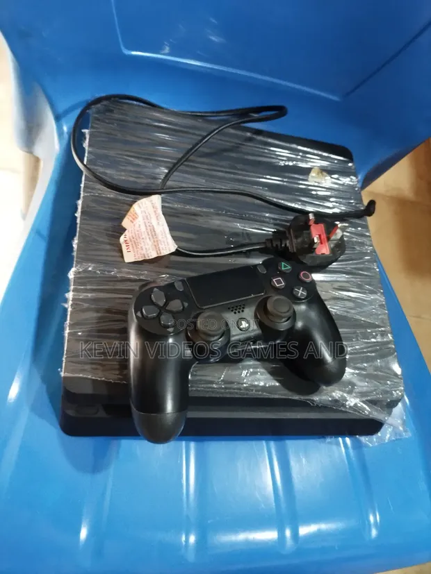 PS4 Slim 500GB - 1