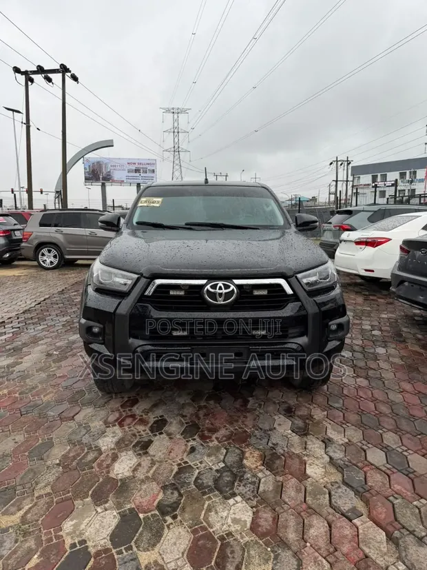Toyota Hilux 2022 Black V6 Automatic - 1
