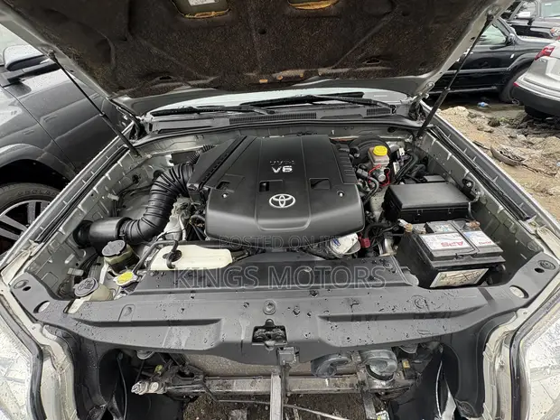 Toyota 4Runner Limited 2008 Launin Azurfa - 1