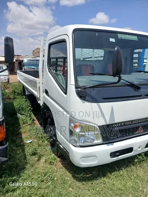 Mitsubishi Canter 2012 Fari