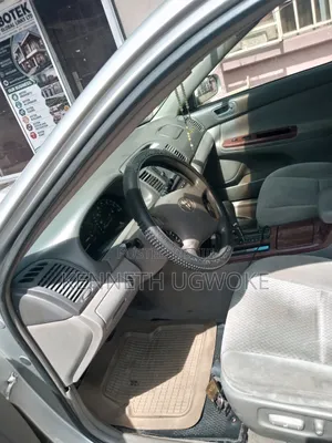 2004 Toyota Camry XLE V6 Sedan