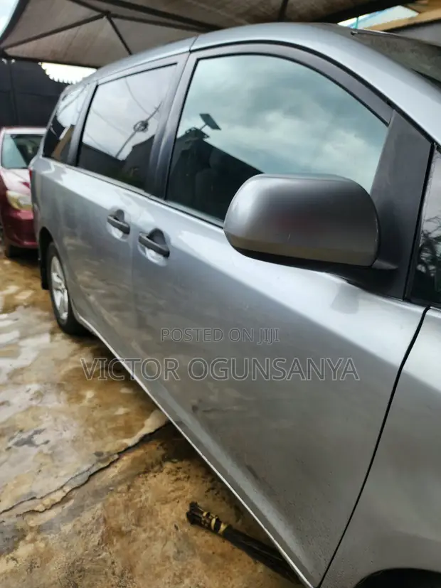 2017 Toyota Sienna Gray - 1