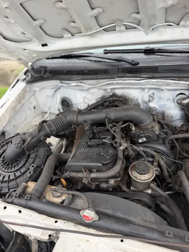 Toyota Hilux 2.5 D-4D 4x4 SRX 2012 White - 1