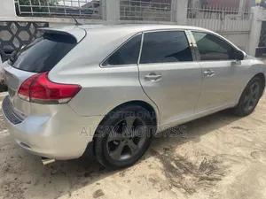 Toyota Venza XLE 2010 Silver