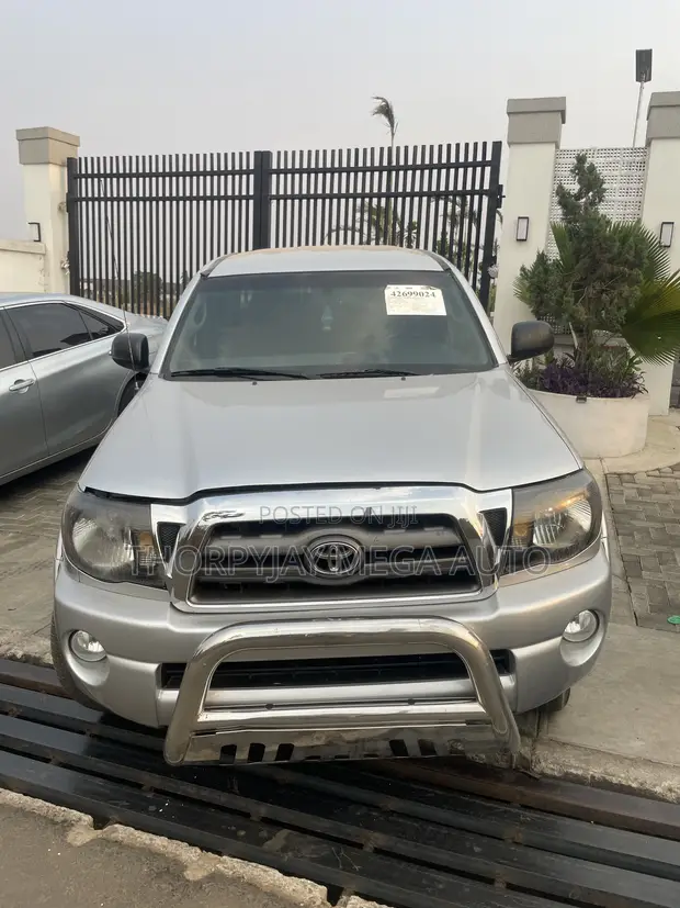 2010 Toyota Tacoma Double Cab V6 Automatic - 1