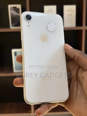 Apple iPhone XR 64GB White