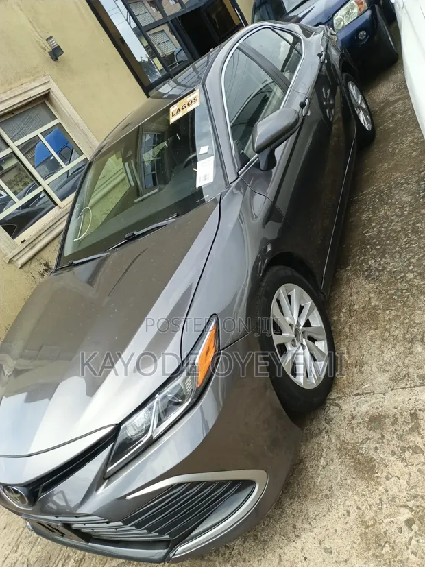 Toyota Camry LE 2021 Grey - 1