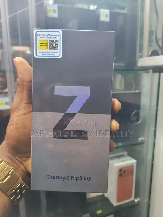 New Samsung Galaxy Z Flip 3 256GB Gold - 1