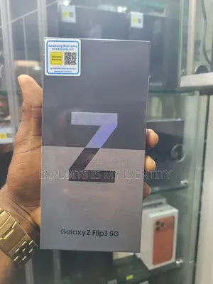 New Samsung Galaxy Z Flip 3 256GB Gold