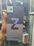 New Samsung Galaxy Z Flip 3 256GB Gold - 1
