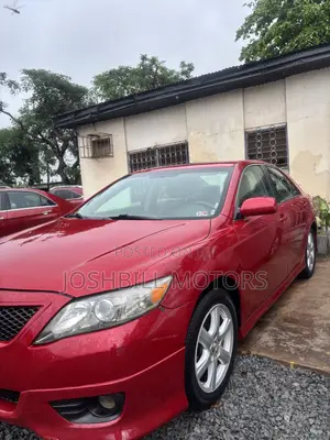 2009 Toyota Camry SE Red