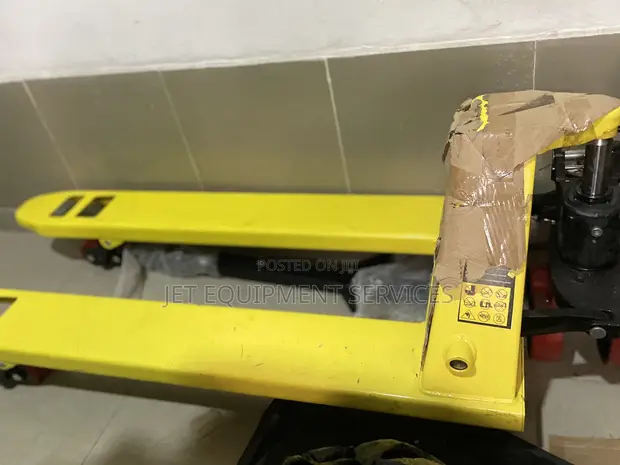 3-Ton Pallet Jack - 1